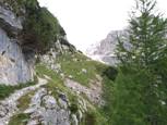Chemin muletier taillé dans la roche