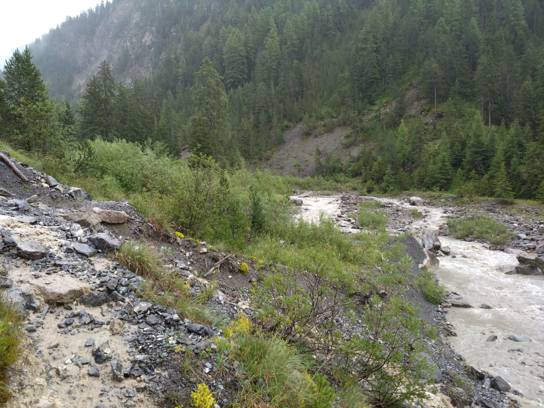 Rivière en crue dans le val de Tuors