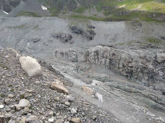Passerelle sur la moraine de Corbassière