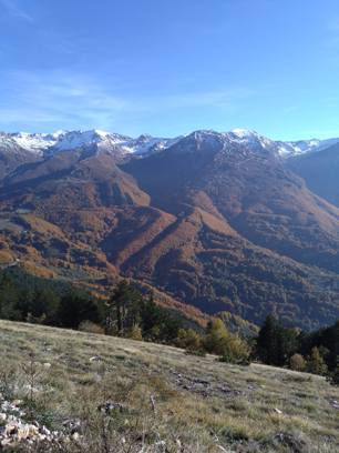 Ancienne moraine qui se voit remarquablement bien