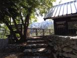 Cabane (et sa belle terrasse ombragée) de Crnopac