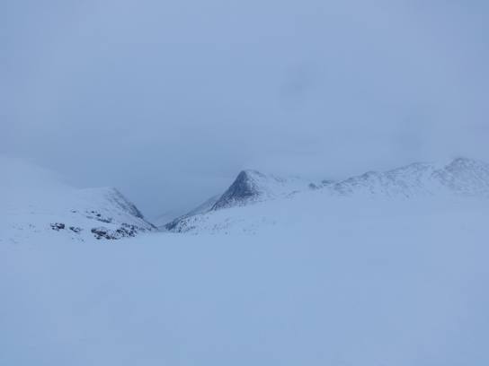 Vue sur la vallée encaissée de Rondvatnet, que je traverserai demain